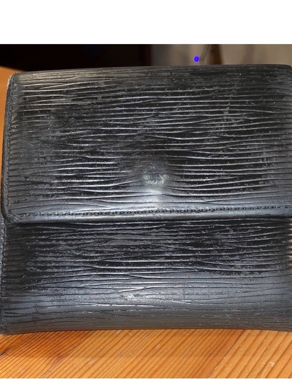 Louis Vuitton Men’s Black Epi Leather Wallet • Classic LV Bifold • Card Holder - Picture 2 of 12